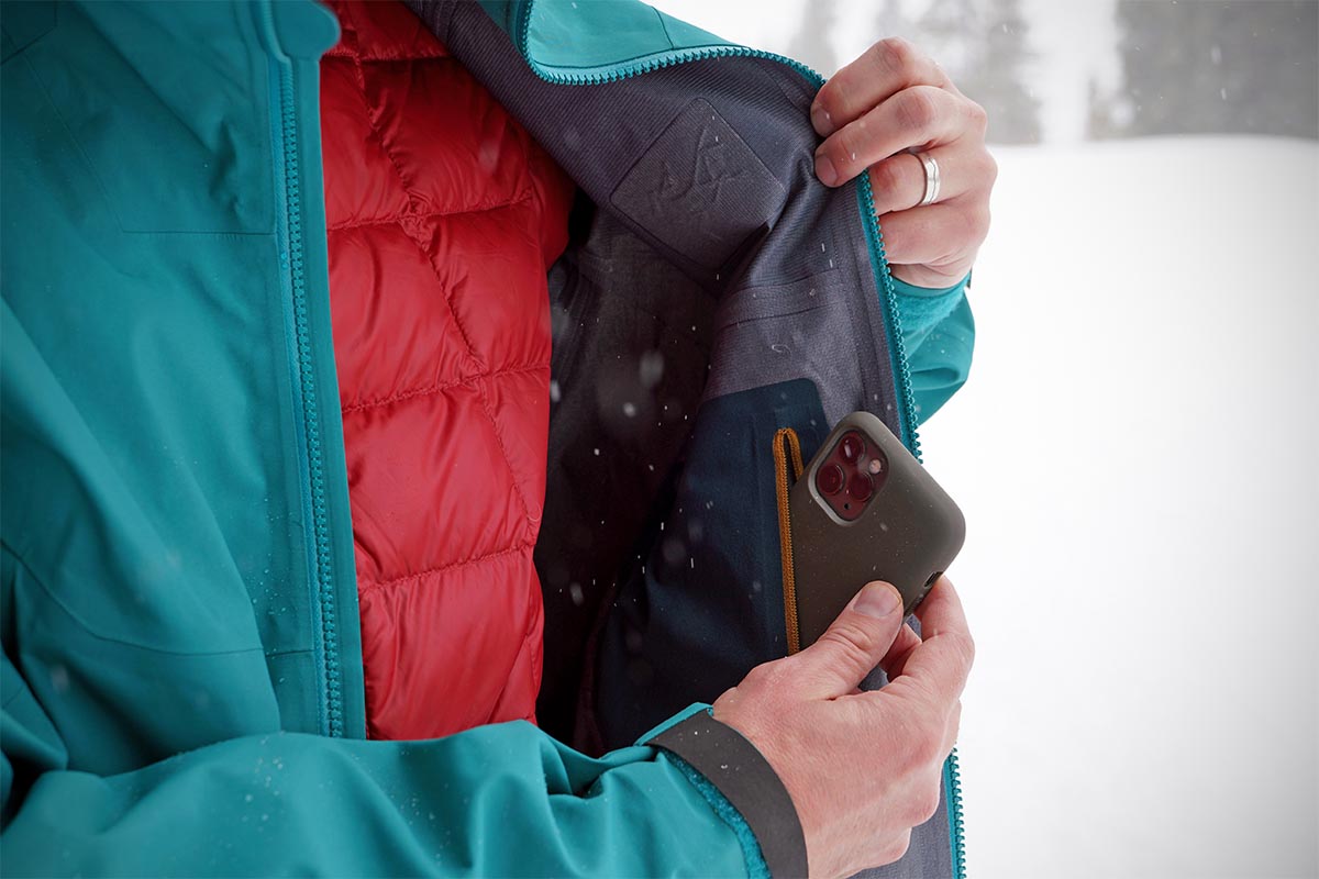 Arc'teryx Sabre AR (chest pocket with phone)